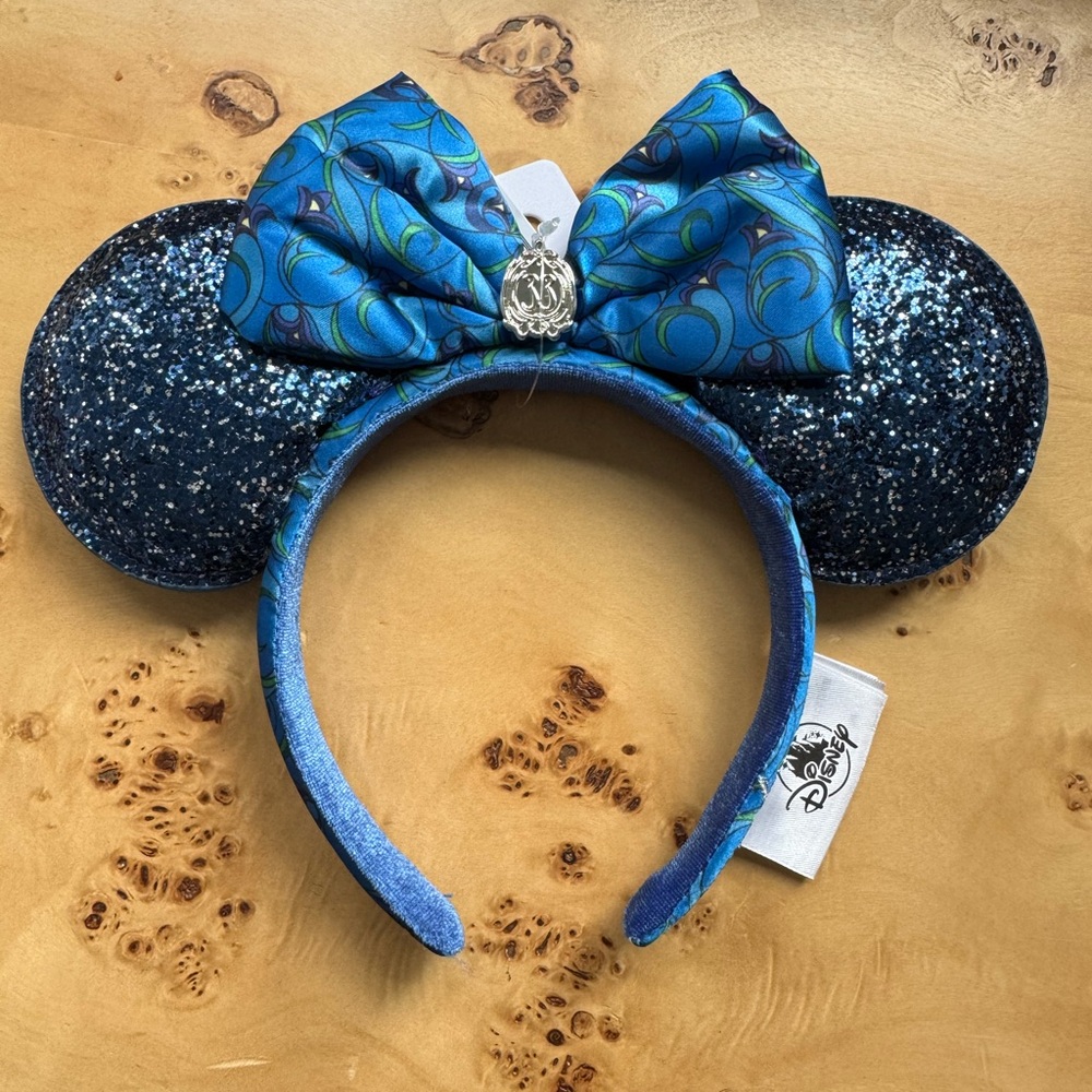 NWT Disney Club 33 Minnie Mouse Ears - Limited Edition!